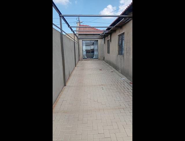 1 BEDROOM PROPERTY TO RENT IN PROTEA GLEN